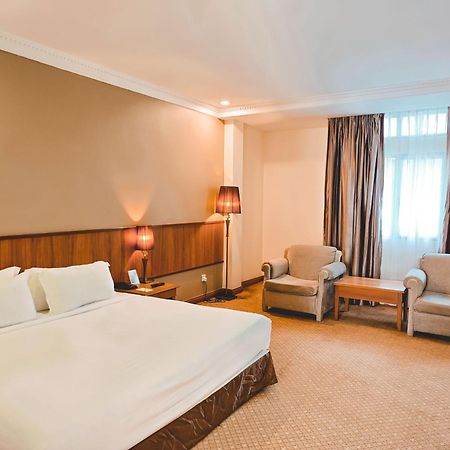 Starlodge Kampong Jerudong Exterior photo