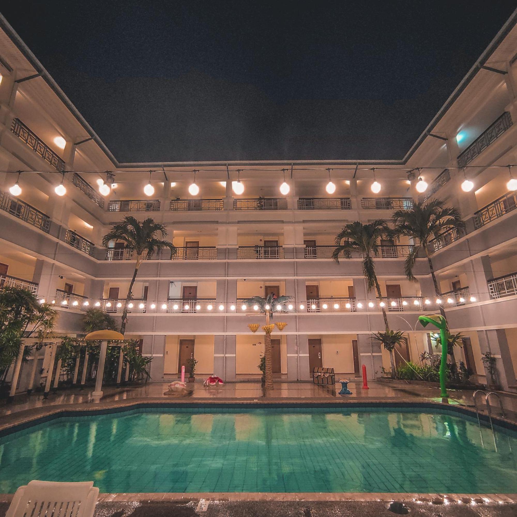 Starlodge Kampong Jerudong Exterior photo